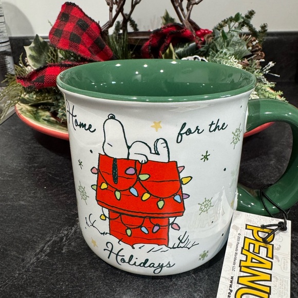 Snoopy 🎄Home for the Holidays 🎄Peanuts Mug NWT 🐾 - Picture 3 of 8